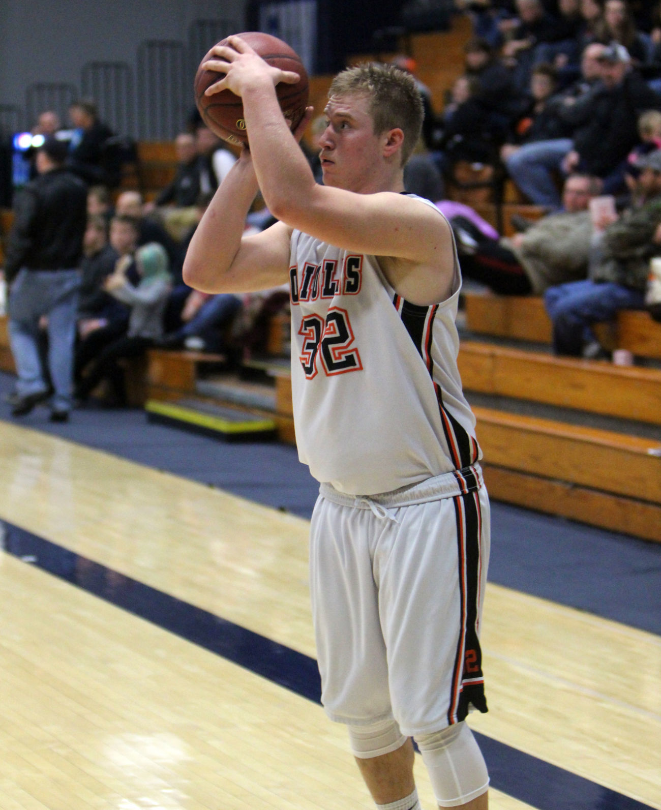 Bloomer boys basketball vs Stanley-Boyd at UW-Stout 12-1-18